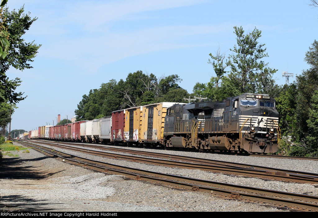 NS 9481 leads train 158 northbound